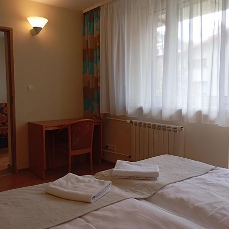 לינה וארוחת בוקר שצ'צ'ירק Osrodek Wypoczynkowy Zapalenica מראה חיצוני תמונה