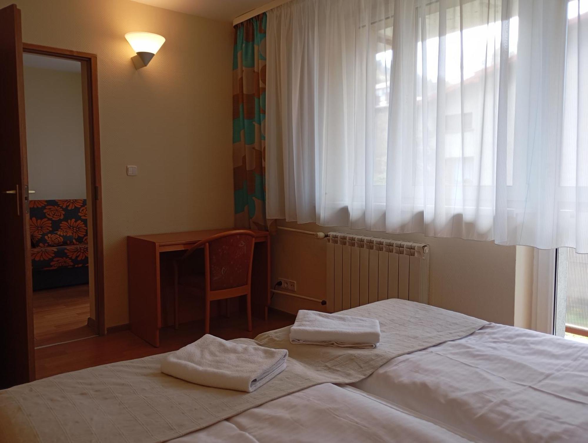 לינה וארוחת בוקר שצ'צ'ירק Osrodek Wypoczynkowy Zapalenica מראה חיצוני תמונה