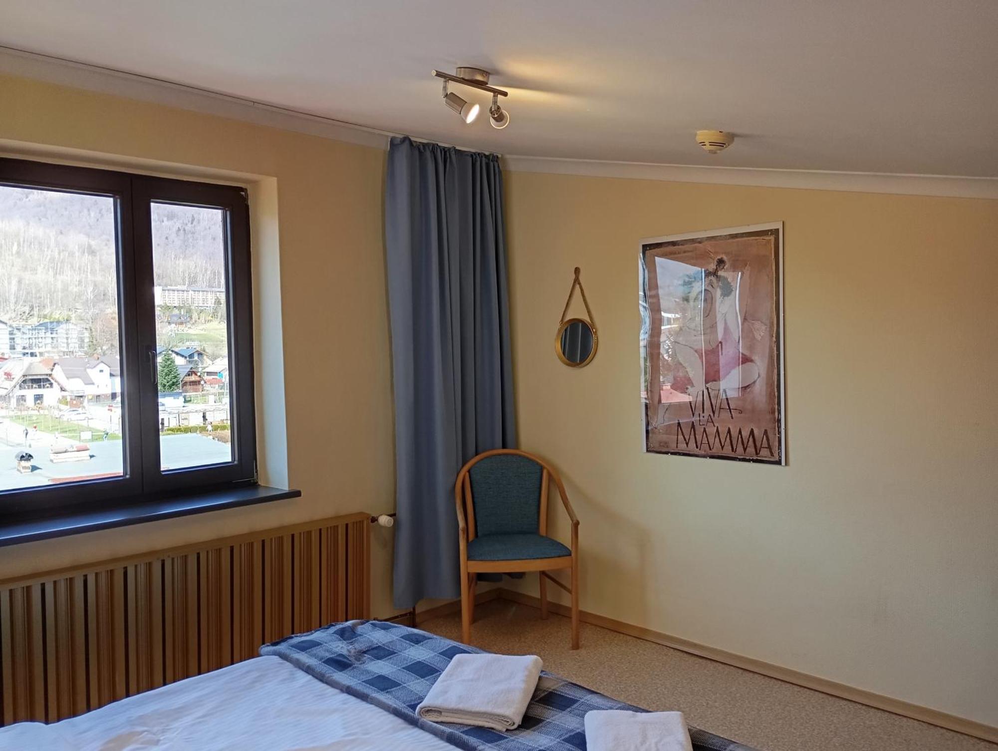 לינה וארוחת בוקר שצ'צ'ירק Osrodek Wypoczynkowy Zapalenica מראה חיצוני תמונה