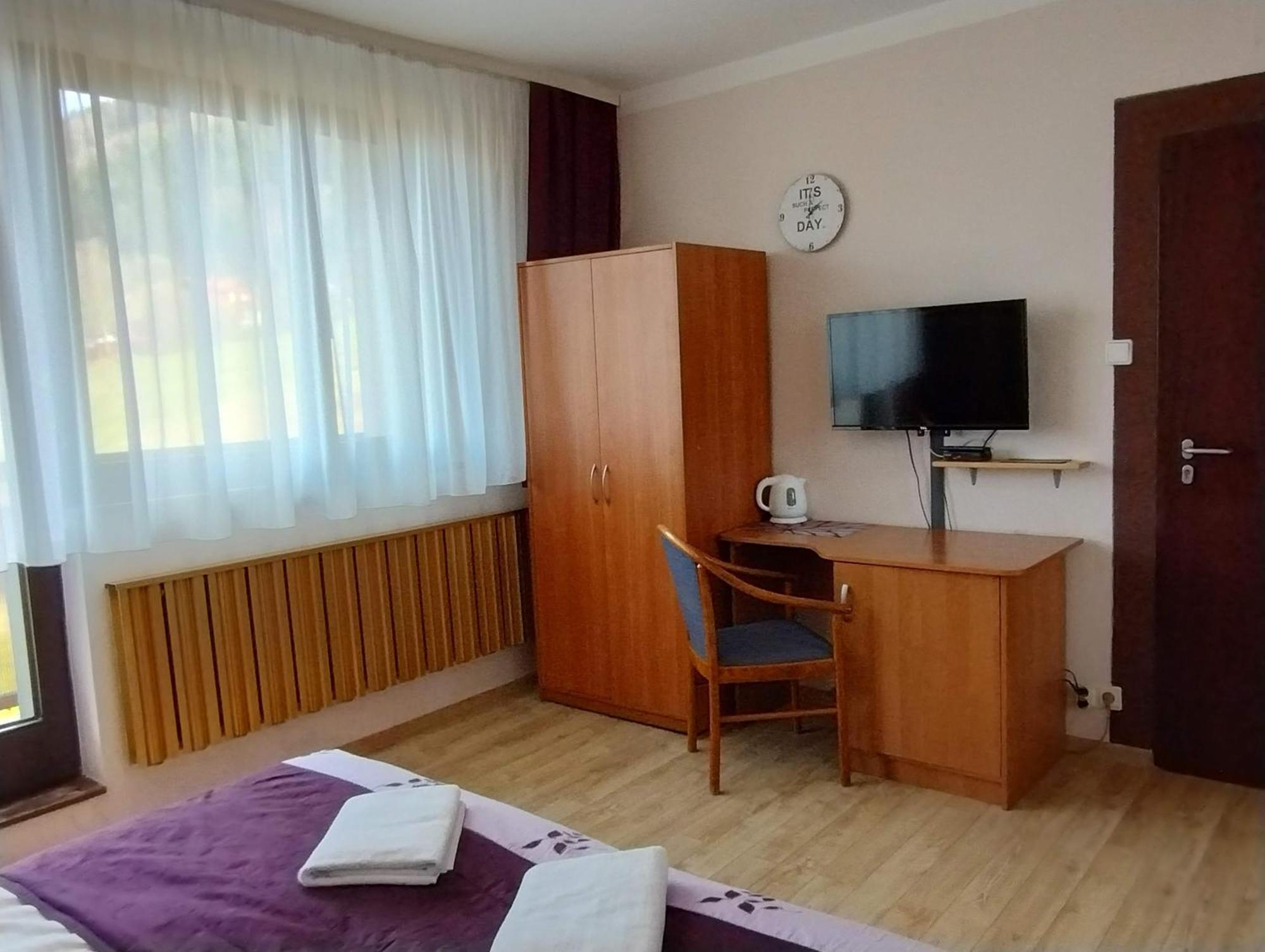 לינה וארוחת בוקר שצ'צ'ירק Osrodek Wypoczynkowy Zapalenica מראה חיצוני תמונה