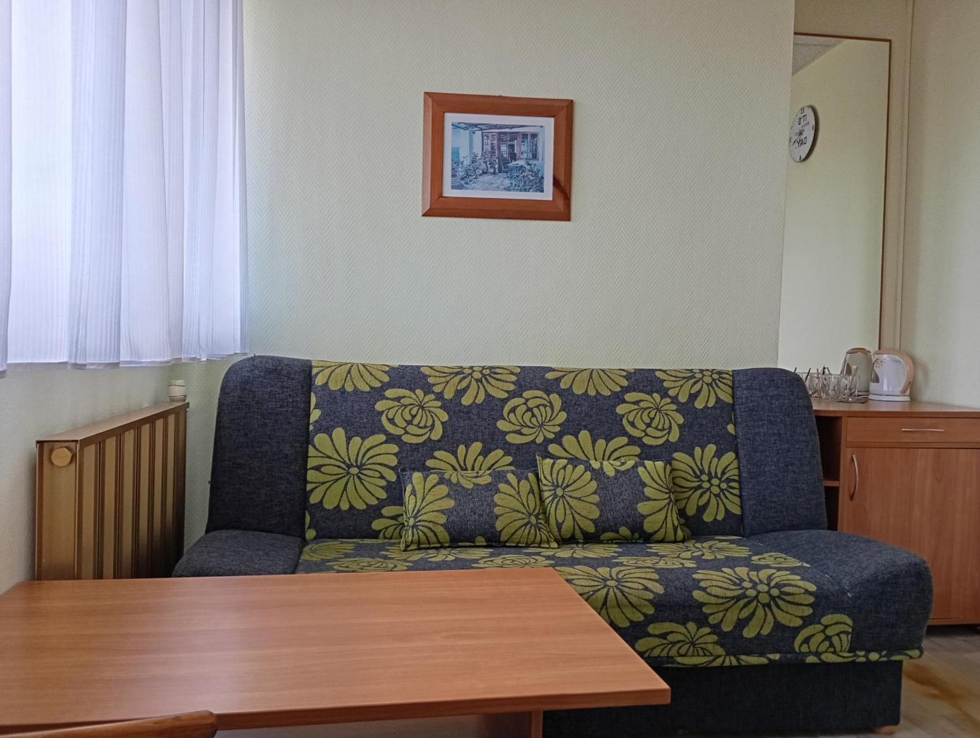 לינה וארוחת בוקר שצ'צ'ירק Osrodek Wypoczynkowy Zapalenica מראה חיצוני תמונה